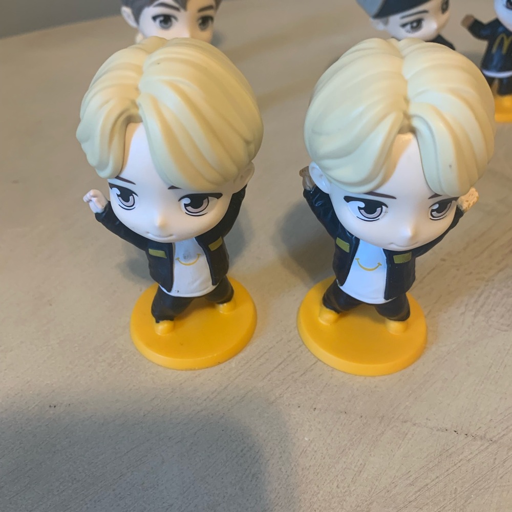 Lot Of 14 2025 McDonald's Happy Meal Tiny Tan x BTS - Picture 8 of 9